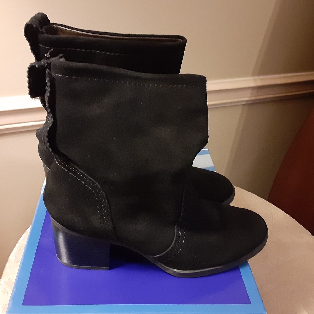 White Mountain Behari Black Suede Boot - Picture 2 of 8